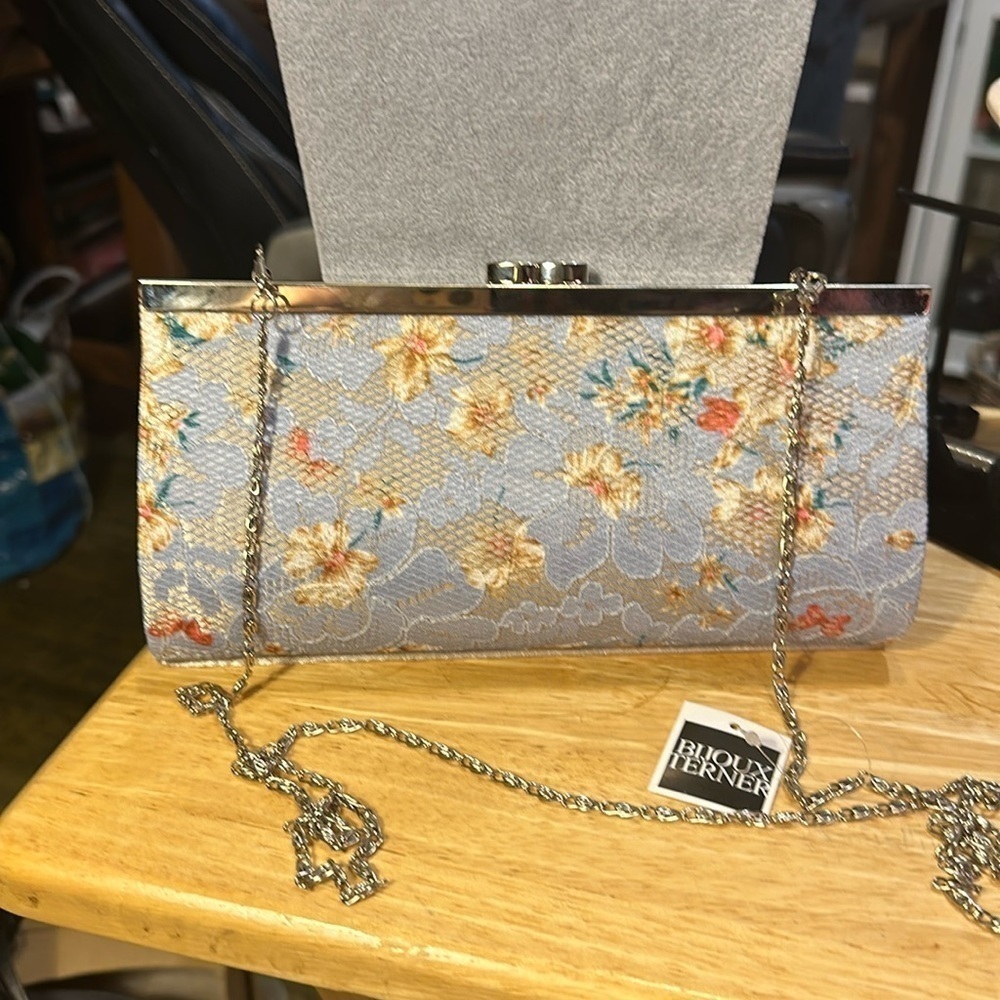 Beautiful evening bag brand new with tags.​​